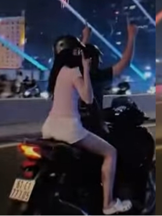 CSGT TP.HCM tịch thu xe SH của nam thanh niên buông 2 tay trên cầu Ba Son