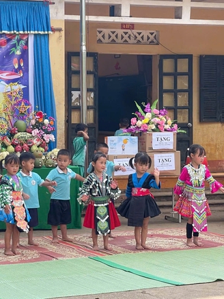 Những mùa trăng yêu thương nơi đất dốc