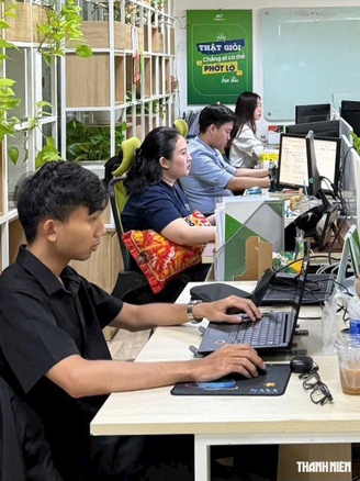 Khi có AI hỗ trợ làm việc, người lao động có cần làm đủ 8 tiếng/ngày?