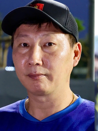 'Khẩu chiến' trước giờ G: HLV Kim Sang-sik và đối thủ Tan Cheng Hoe không ai nhường ai