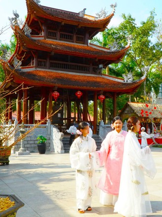 Thiền viện Trúc Lâm phương Nam trở thành 'phim trường ảnh tết' hút giới trẻ miền Tây