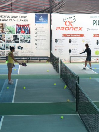 Tập thể thao giảm eo bận đồ đẹp ngày tết: Cẩn thận nhập viện