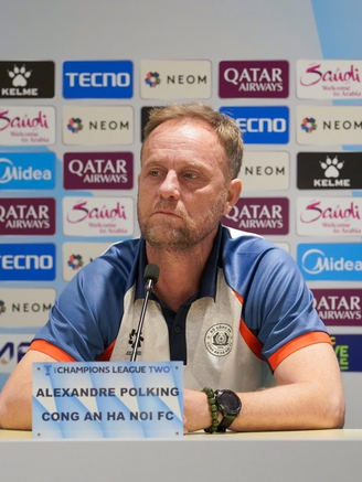 HLV Polking nói sự thật về Tampines Rovers, Văn Hậu phát biểu cực hay ‘CLB CAHN sẽ…’