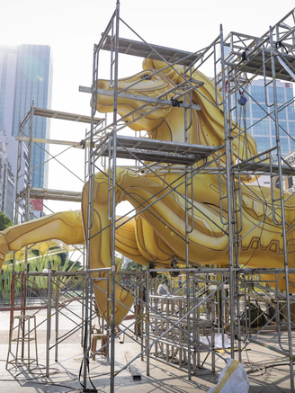 Chiếu thử mapping trên linh vật cổng chào Đường hoa Nguyễn Huệ