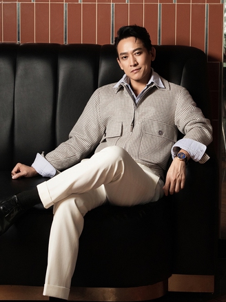 Vẻ ngoài của 'quý ông độc thân' Hứa Vĩ Văn ở tuổi 46