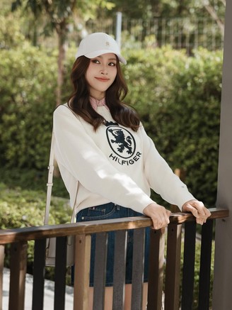 Ấm áp, cá tính khi mặc áo nỉ cùng mũ lưỡi trai