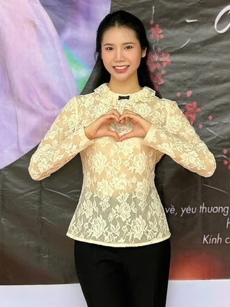 'Hot girl' dòng nhạc thính phòng làm điều đặc biệt trong ngày sinh nhật