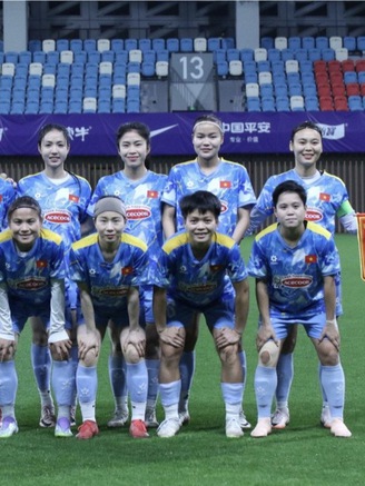 Thanh Nhã nói gì khi ghi bàn vào lưới đội tuyển nữ Trung Quốc: ‘Đối thủ va chạm rất quyết liệt…’