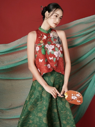 Áo gấm xuống phố, tô điểm ngày đầu năm rạng rỡ