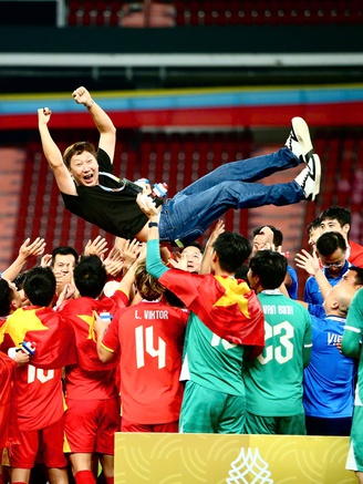 HLV Kim Sang-sik và câu chuyện xúc động được kể trong ngày tết, nhớ vợ con và quê hương Hàn Quốc…