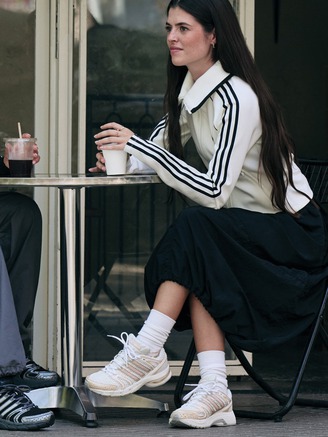 Các mẫu giày chạy bộ với phong cách trẻ trung, cá tính để xuống phố