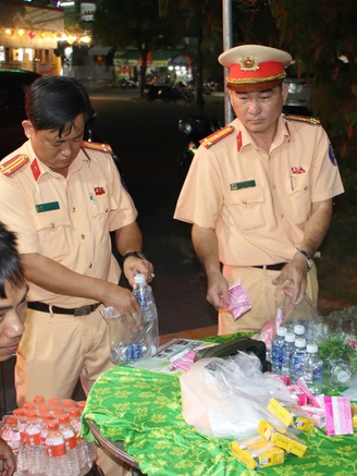 Công an tỉnh Đồng Tháp tiếp sức cho bà con miền Tây về quê ăn tết