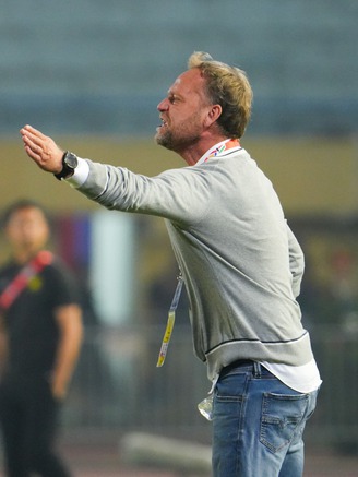 CLB CAHN bị loại khỏi giải châu Á, HLV Polking thất vọng: 'Bóng đá nghiệt ngã, bài học thật đau đớn’