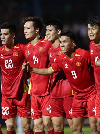 Đội tuyển Việt Nam sẽ mạnh lên nhờ Đỗ Hoàng Hên và… HLV Harry Kewell