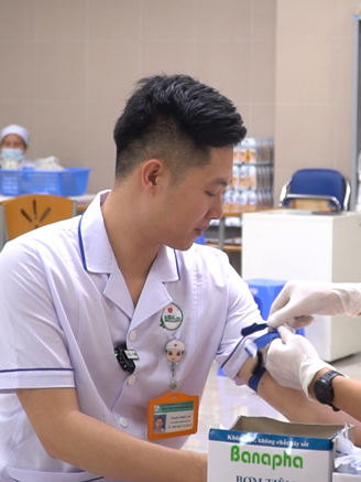 Y bác sĩ hơn 30 lần hiến máu cứu bệnh nhân ung thư