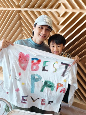 Cổ Cự Cơ hé lộ cuộc sống 'bố bỉm sữa' ở tuổi 54