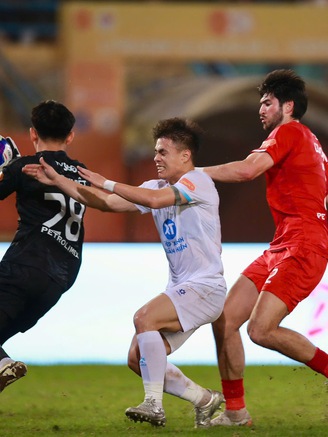 Đương kim vô địch Nam Định ‘vùng vẫy’ thoát hiểm, sẽ lâm vào cảnh xuống hạng nếu...