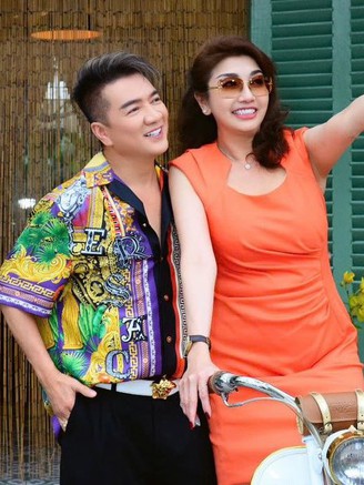 Đàm Vĩnh Hưng thần tượng Lý Thu Thảo, chờ hơn 37 năm để được chụp ảnh cùng