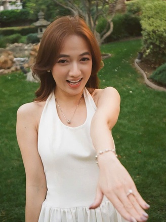 'Bé' Xuân Nghi được bạn trai kỹ sư cầu hôn