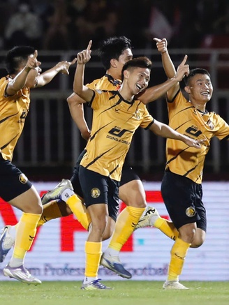 Nóng: CLB Thanh Hóa nộp án phạt 3 tỉ đồng cho FIFA, bổ sung gấp đồng đội Công Phượng