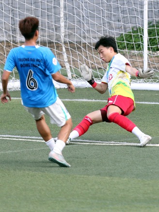 Đại chiến bóng đá sinh viên: Tân binh có HLV ngoại gây sốc trước vòng chung kết