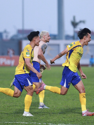 Đội Bắc Ninh của cố vấn Park Hang-seo ngược dòng thắng kịch tính Quảng Ninh: Thẳng tiến tốp 3