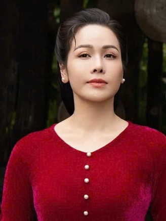 Nhật Kim Anh bật khóc trên sân khấu, thừa nhận con gái không có cha