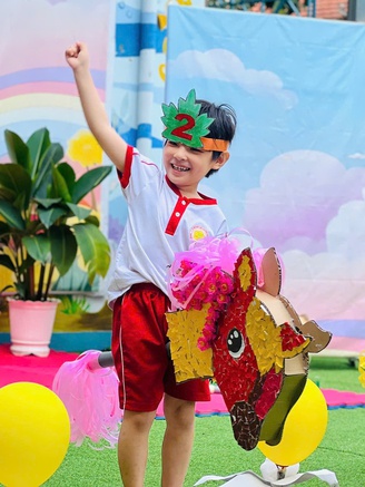 Độc đáo hội thi 'đua ngựa' trong trường học TP.HCM