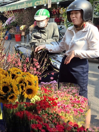 Nhộn nhịp hoa tết, phố xá thêm sắc màu