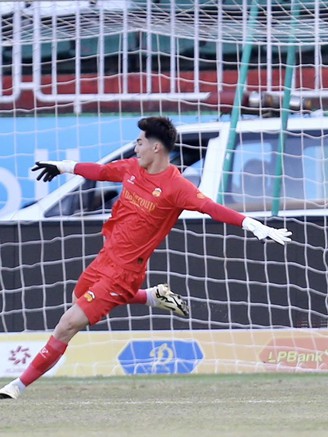 HAGL săn vé trụ hạng bằng… hai ‘tòa tháp’, V-League sẽ buồn nếu vắng mặt nhân vật này
