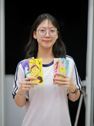 Nữ sinh tự thiết kế và bán gần 19.000 bao lì xì,....