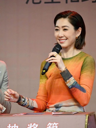 Hồ Định Hân rời TVB sau 22 năm gắn bó