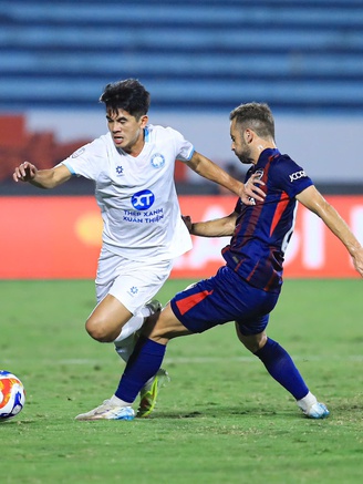 Thiếu Xuân Son, Nam Định hòa đối thủ Malaysia ‘liều lĩnh’ dùng sao nhập tịch lậu: Vẫn vững ngôi đầu!