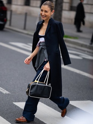 Những đôi giày giúp quần xanh trông thời trang hơn ngay lập tức