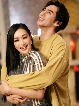 Trải qua ba lần kết hôn, Chung Lệ Đề giờ còn lại gì?