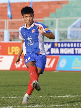 CLB TP.HCM thắng thuyết phục Khánh Hòa, tốp đầu giải hạng nhất có biến động