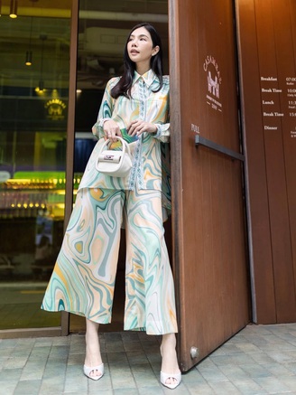 Trang phục họa tiết vân đá mang nét thanh tao ngày xuân