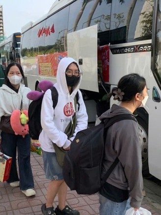 Sinh viên hạnh phúc lên chuyến xe miễn phí về quê đón tết