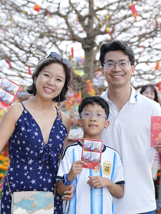 'Lão mai' 150 tuổi ở Cần Giờ đẹp cỡ nào mà du khách háo hức chụp ảnh?