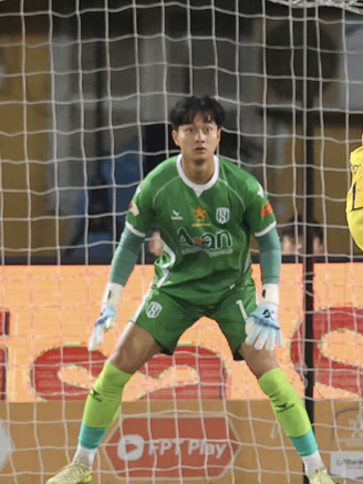 Trợ lý HLV Popov bức xúc trọng tài, HLV SLNA tiết lộ điều xúc động về thủ môn Cao Văn Bình