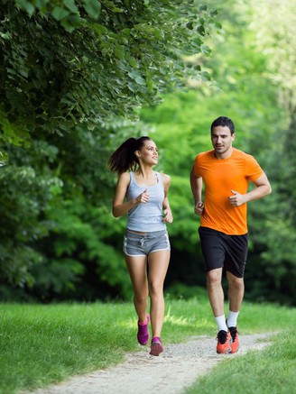 Chạy bộ hay đi bộ để giảm mỡ bụng hiệu quả?