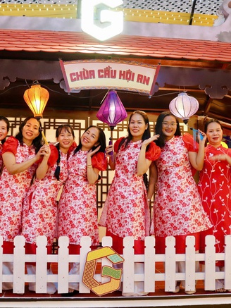 Check-in với chùa Một Cột, chùa Cầu Hội An tại đường hoa xuân ở TP.HCM