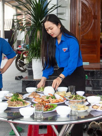 Bữa cơm tất niên đầm ấm cùng Mẹ Việt Nam anh hùng