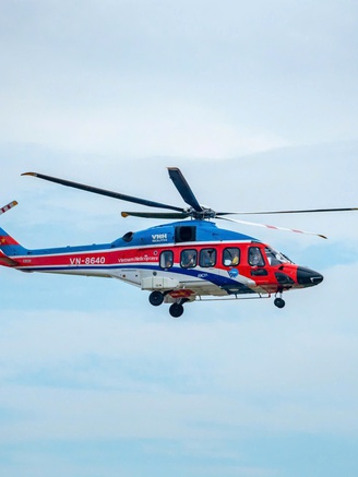 Tour trực thăng ngắm TP.HCM bán lại từ 11.3