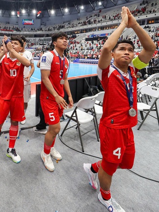AFC phạt nặng bóng đá Indonesia vì mắc một loạt lỗi, đội tuyển futsal Việt Nam cũng bị ‘sờ gáy’