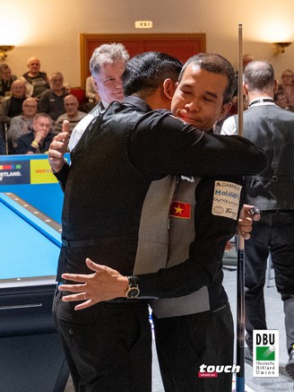 Trần Quyết Chiến tung sê-ri lớn ngược dòng ngoạn mục, billiards Việt Nam vô địch thế giới