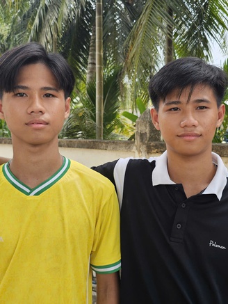 Cặp song sinh gây chú ý mùa tuyển quân 2026: Cùng viết đơn tình nguyện nhập ngũ