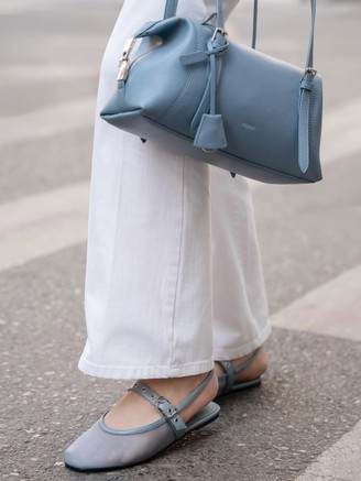 Giày bệt đơn giản nhưng đủ sức tạo nên phong cách cuốn hút