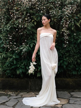 Váy dài thướt tha mang đến vẻ đẹp lãng mạn cho phong cách đầu hè