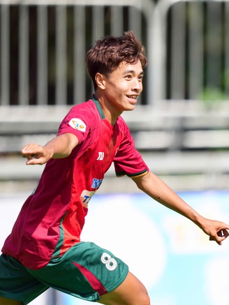 Trường ĐH Công nghệ Đồng Nai 'lĩnh ấn tiên phong' vào tứ kết: Bước ngoặt thẻ đỏ